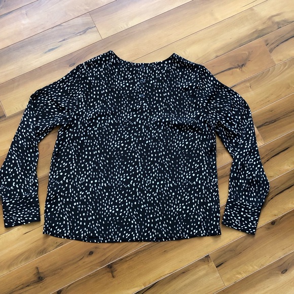 Banana Republic Black and White Patterned Blouse - Picture 2 of 8